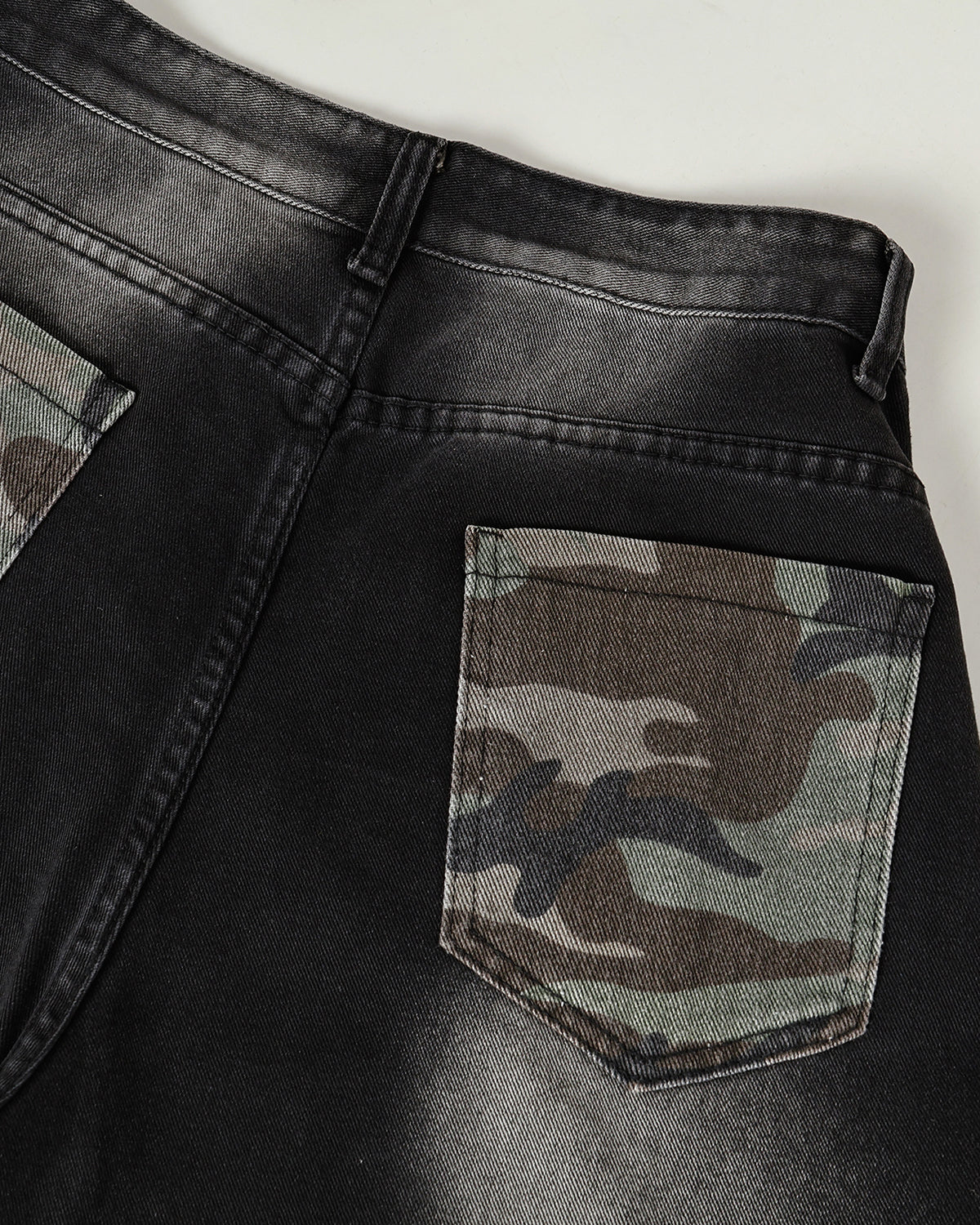 Spray Graphic Camo Barrel Jeans | LCDEGO Streetwear